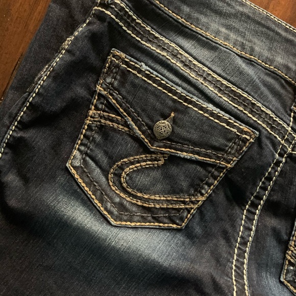 SILVER JEANS || Suki Skinny Jeans - Picture 8 of 9